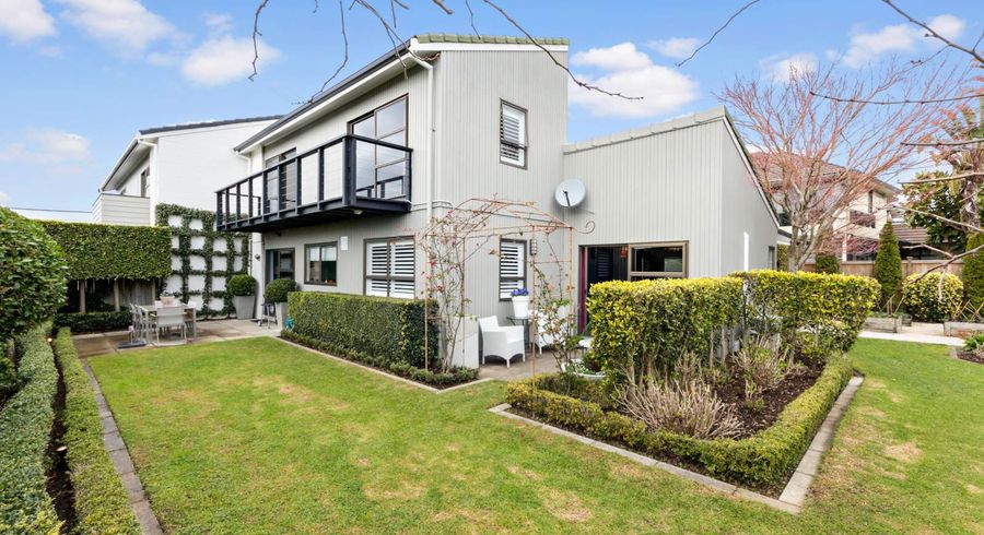  at 2/22 Walmsley Road, St Heliers, Auckland