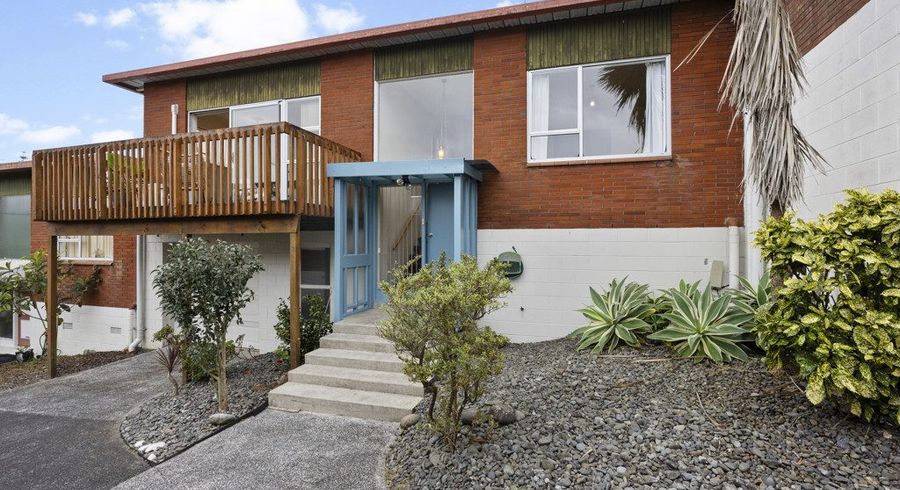  at 2/240 Onewa Road, Birkenhead, North Shore City, Auckland