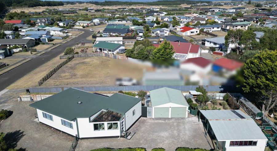  at 10 Hennessy Street East, Foxton Beach, Foxton