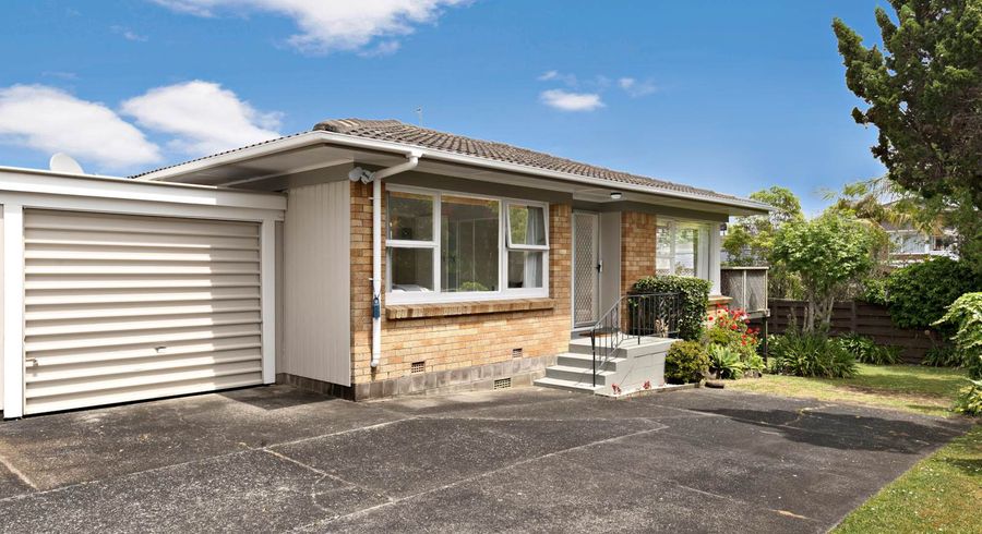  at 2/7 Knightsbridge Drive, Forrest Hill, Auckland