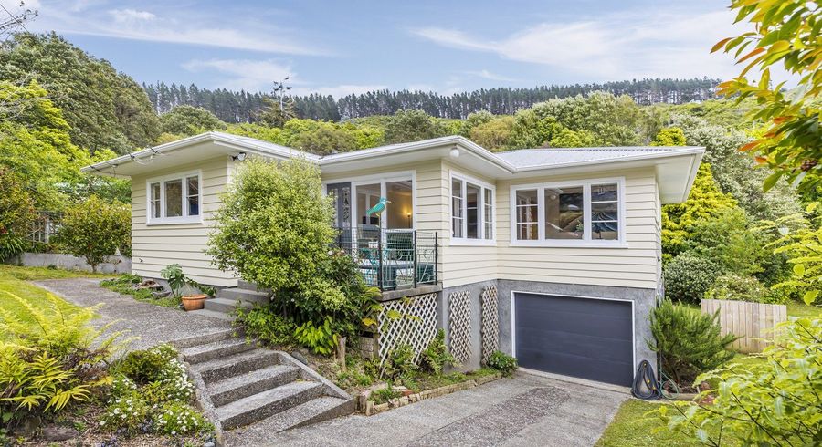  at 52 Chester Road, Tawa, Wellington