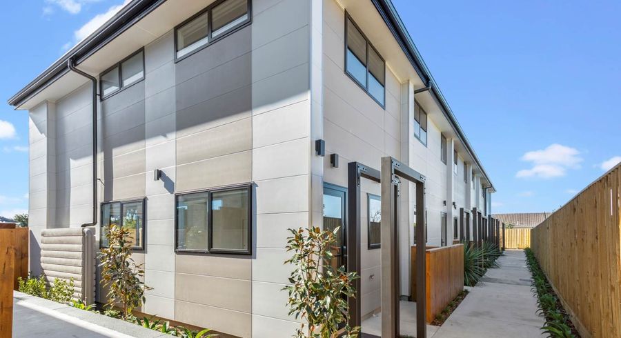  at 10/137 Tirimoana Road, Te Atatu South, Waitakere City, Auckland