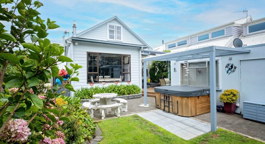  at 44 Meeanee Quay, Westshore, Napier
