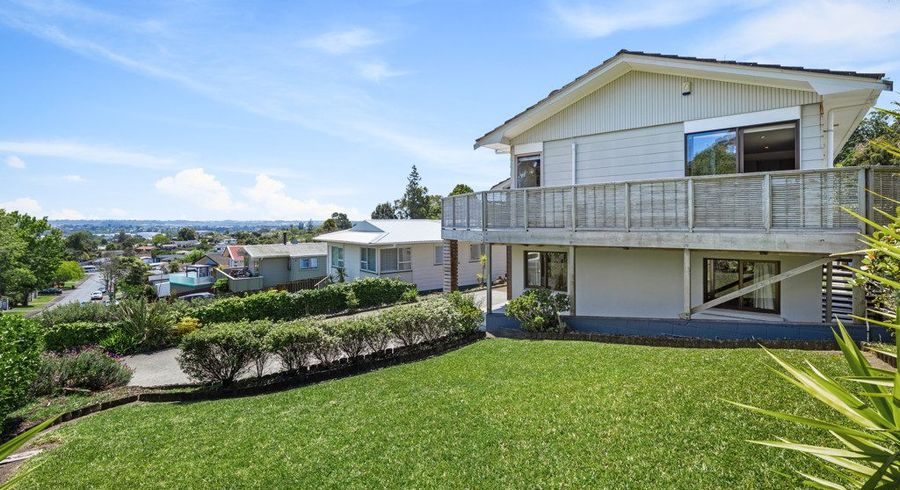  at 27 Longreach Drive, Sunnyvale, Waitakere City, Auckland