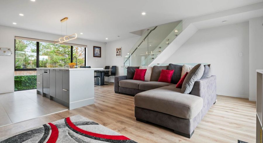  at 2/66 Bruce Road, Glenfield, North Shore City, Auckland