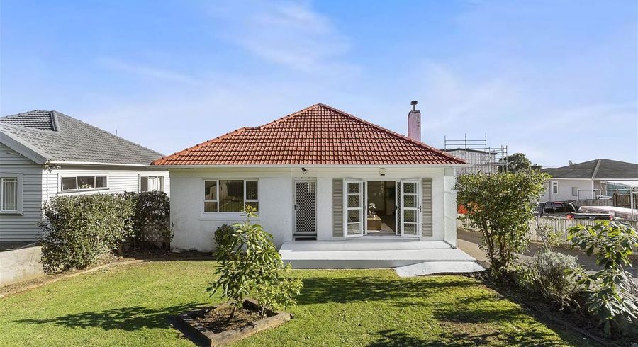  at 13 Hayr Road, Three Kings, Auckland