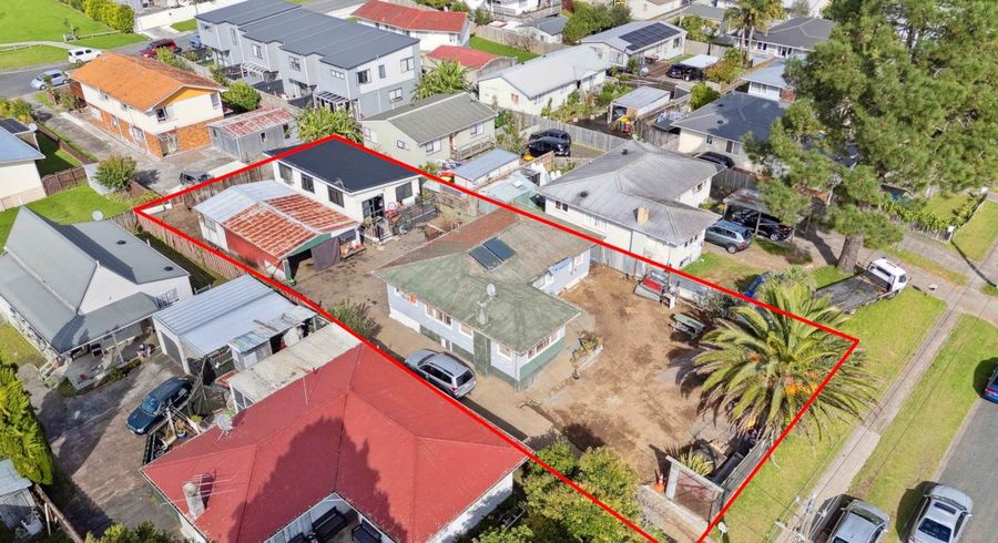  at 19 Larnoch Road, Henderson, Waitakere City, Auckland