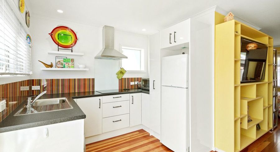  at 1-20/27 Whites Line West, Woburn, Lower Hutt