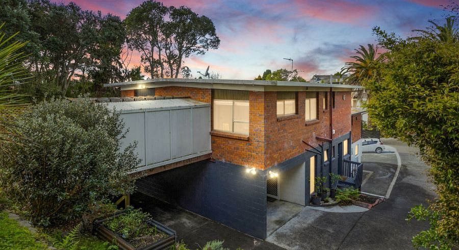  at 2/12 Surville Place, Mairangi Bay, Auckland