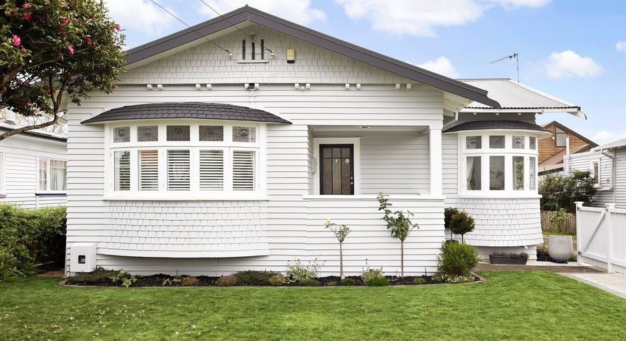  at 25 Winstone Road, Mount Roskill, Auckland