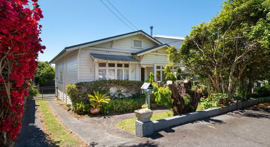  at 10 Cumberland Avenue, Westmere, Auckland