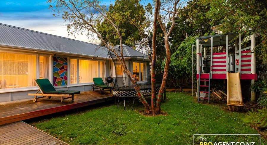  at 57 Kauri Point Road, Laingholm, Waitakere City, Auckland