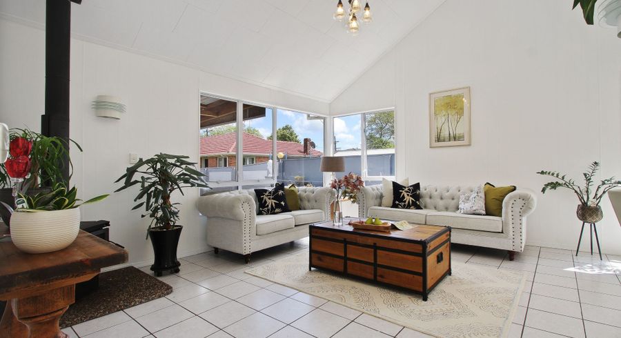  at 2/127 Swanson Road, Henderson, Auckland