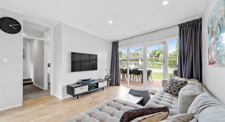  at 2/18 Parr Terrace, Castor Bay, Auckland