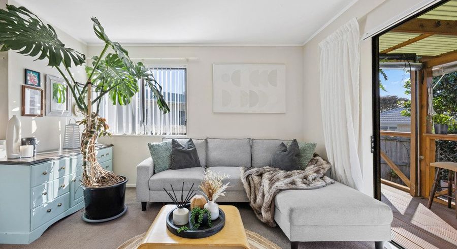  at 1/102 Elliot Street, Howick, Manukau City, Auckland