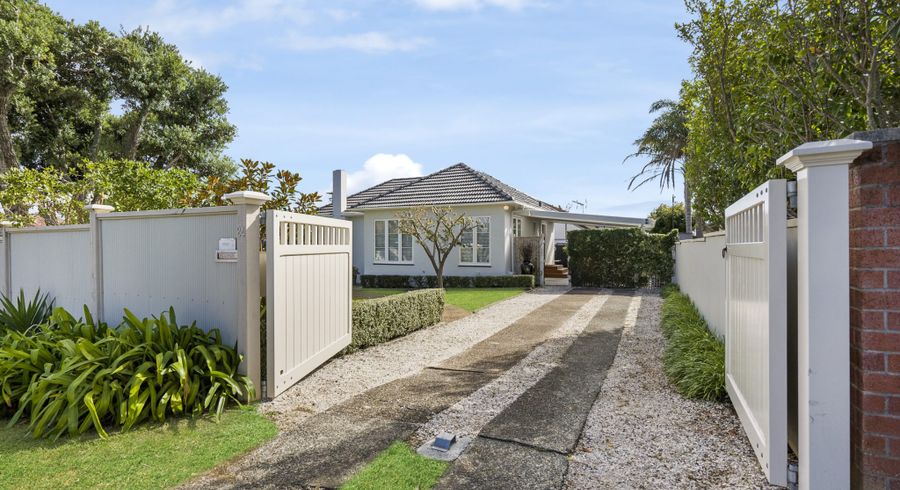  at 2/24 Francis Street, Hauraki, Auckland