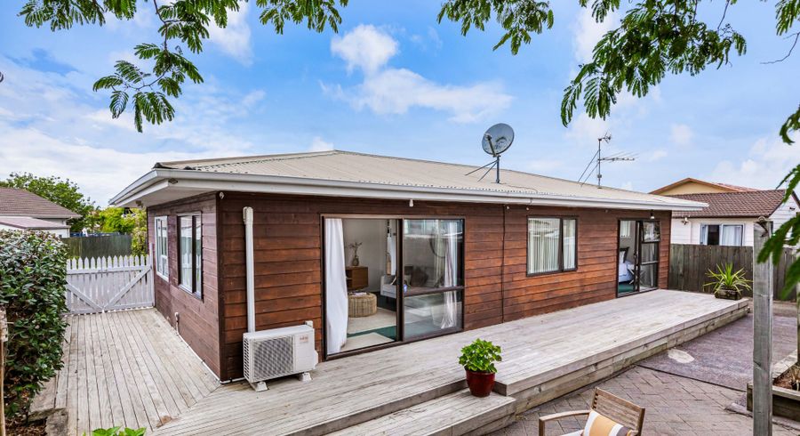  at 1/16 Glenhaven Place, Te Atatu Peninsula, Auckland
