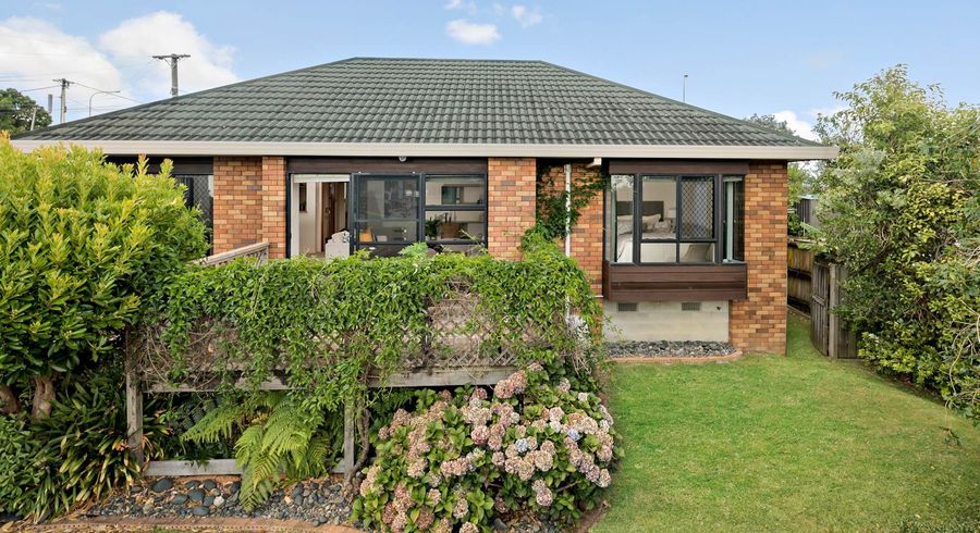  at 1/247 East Coast Road, Mairangi Bay, Auckland