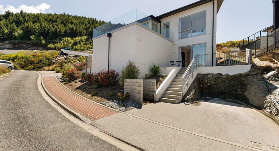  at 12 Florence Close, Queenstown Hill, Queenstown