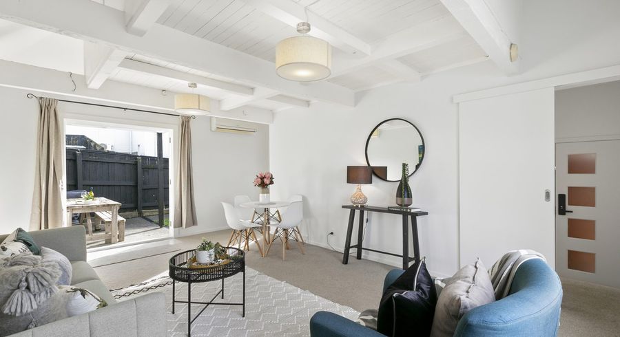  at 130 Akaroa Drive, Maupuia, Wellington