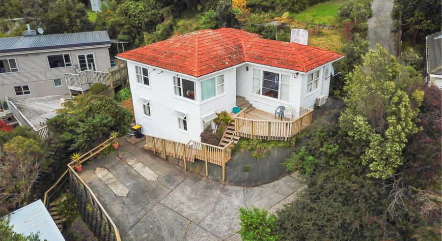  at 9 Victory Crescent, Tawa, Wellington