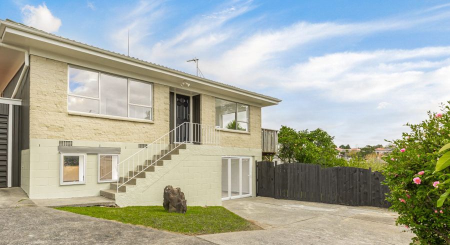  at 2/12 Jenelin Road, Glendene, Auckland
