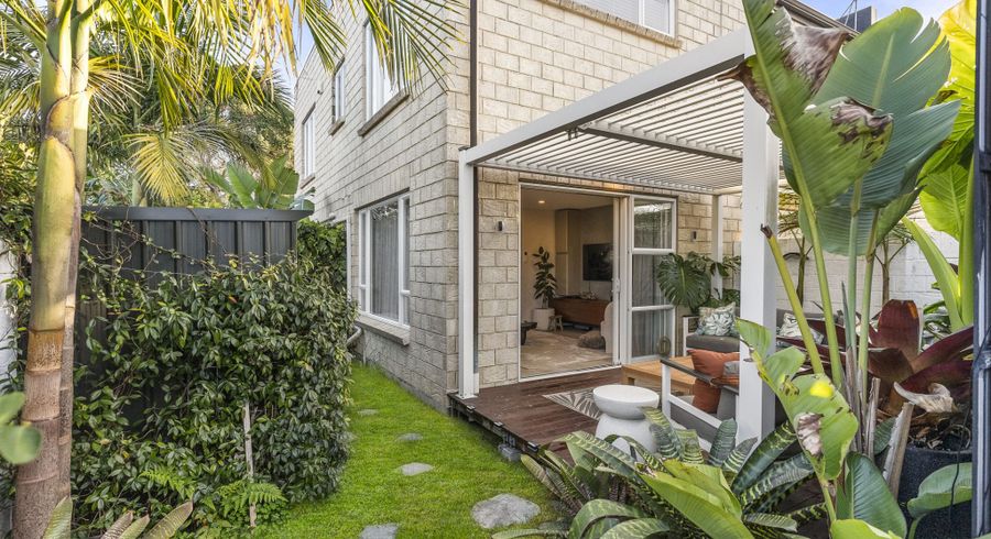  at 2/31 Ferndale Road, Mount Wellington, Auckland