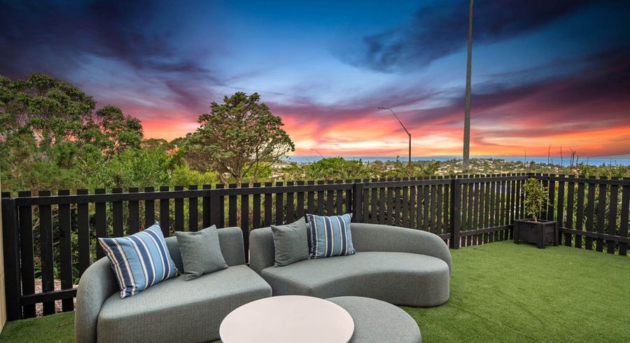  at 18/929-933 East Coast Road, Torbay, North Shore City, Auckland