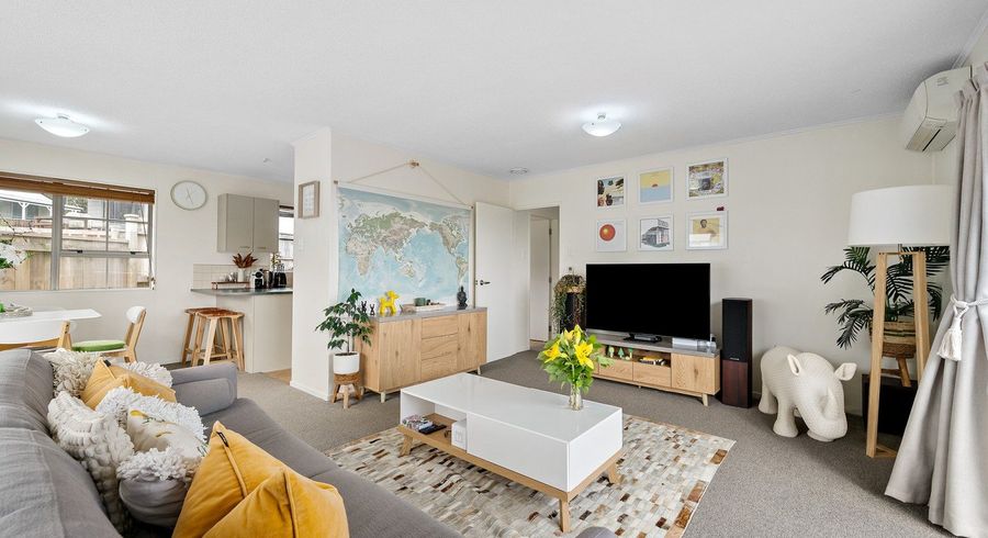  at 10 Pimlico Place, Newlands, Wellington