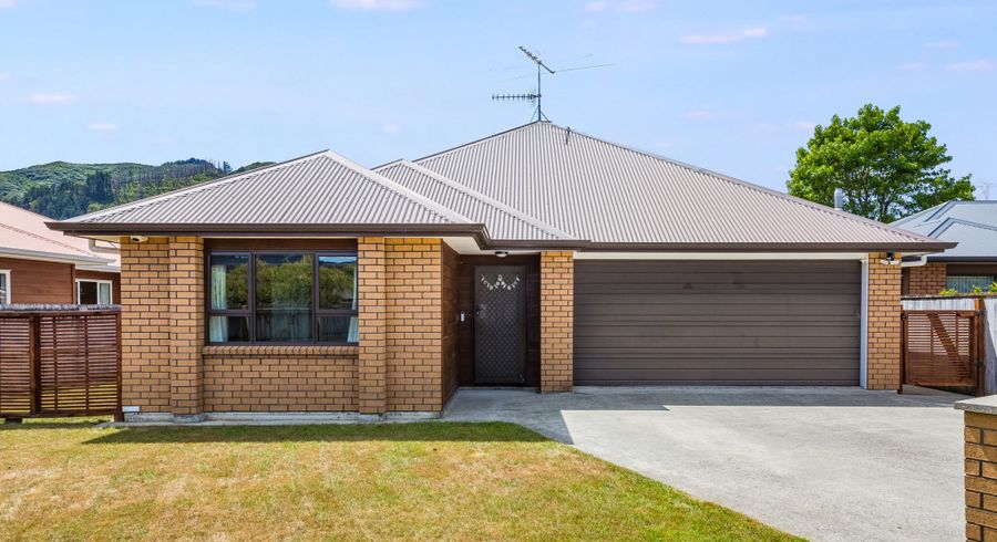 at 13 Woodland Grove, Wainuiomata, Lower Hutt