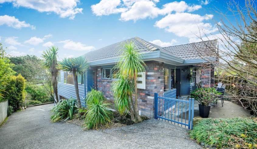  at 17 Bayside Drive, Browns Bay, Auckland
