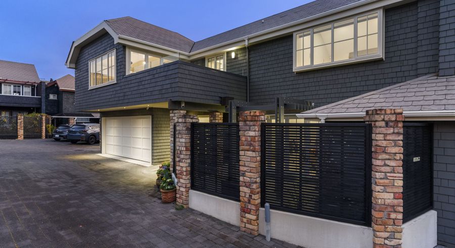  at 2/33 Ronaki Road, Mission Bay, Auckland City, Auckland