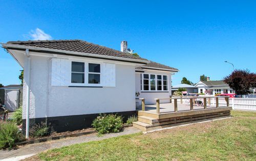  at 2 Bains Avenue, Hamilton East, Hamilton