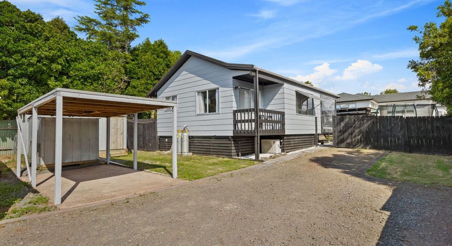  at 2/4 Kahikatea Place, Ranui, Auckland