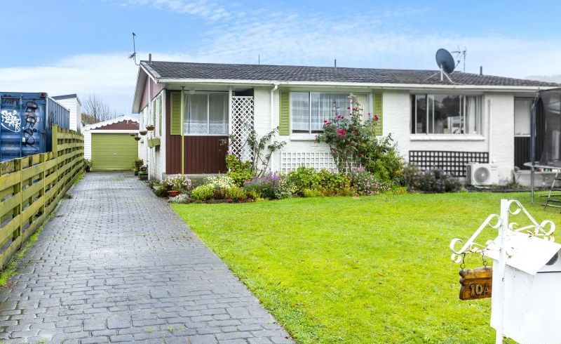  at 2/10 Ponderosa Grove, Maoribank, Upper Hutt