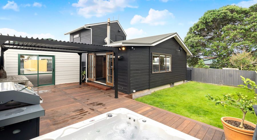  at 210A Queens Drive, Lyall Bay, Wellington