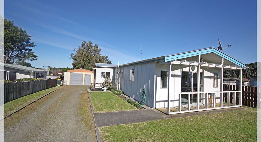  at 8 Hennsessy Street East, Foxton Beach, Horowhenua, Manawatu / Whanganui