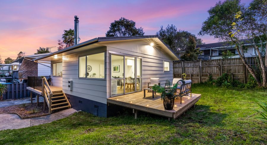  at 2/9A De Val Drive, Titirangi, Auckland