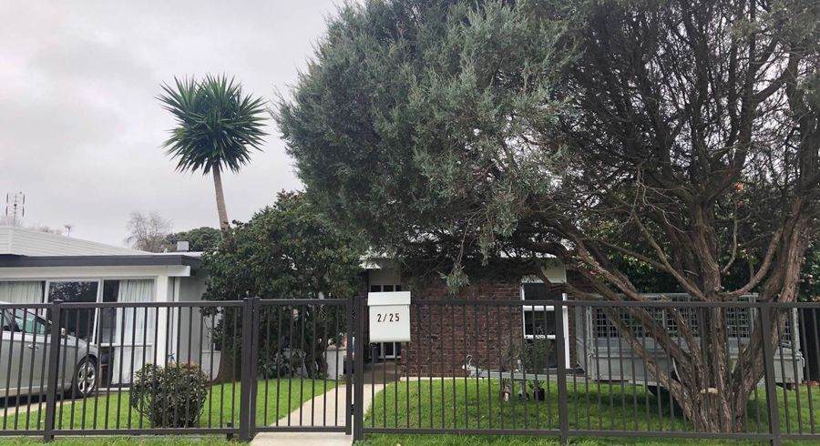  at 2/25 Anna Watson Road, Half Moon Bay, Manukau City, Auckland