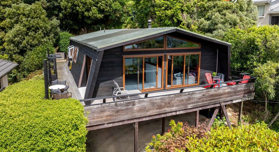  at 4 Barling Street, Macandrew Bay, Dunedin