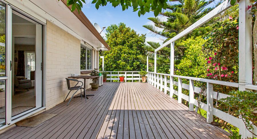  at 2/26 Te Anau Place, Pakuranga Heights, Auckland