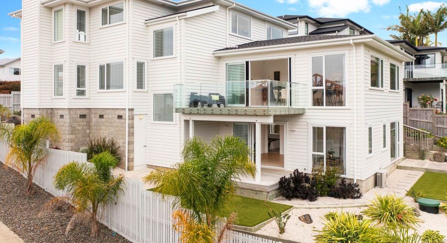  at 8 Richard Hill Close, Fairview Heights, North Shore City, Auckland