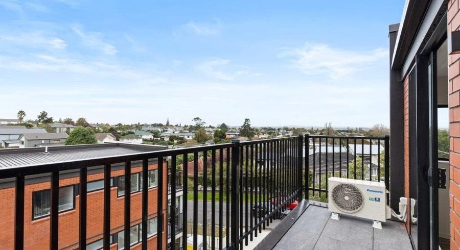  at 204 (C3-1)/2 Castledine Crescent, Glen Innes, Auckland City, Auckland