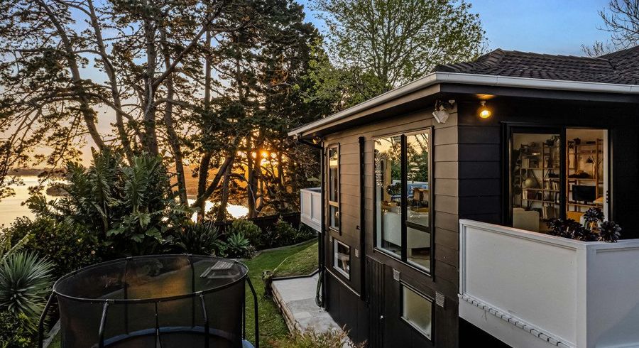  at 20 Cade Place, Weymouth, Auckland