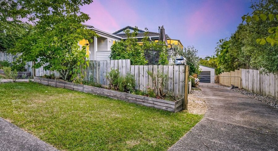  at 5 Seabar Place, Glen Eden, Waitakere City, Auckland