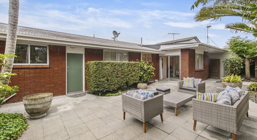  at 2/27A Eastern Beach Road, Eastern Beach, Manukau City, Auckland