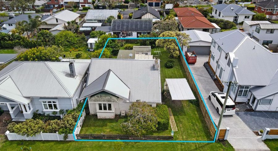  at 16 Egremont Street, Belmont, Auckland