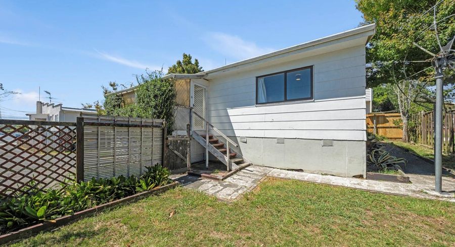  at 2/18 Binsted Road, New Lynn, Waitakere City, Auckland