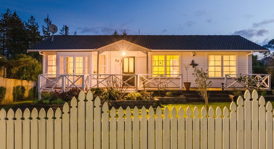  at 48 Lantana Road, Green Bay, Auckland