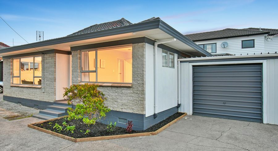  at 2/32 Hayward Road, Papatoetoe, Auckland